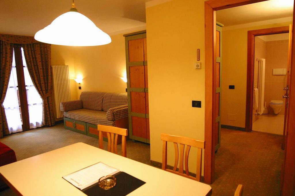 Nevesole Folgarida Resort Aparthotel Zimmer foto
